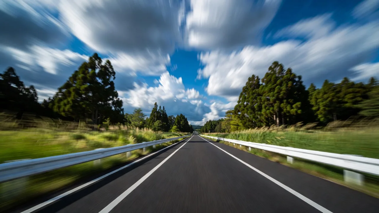 一直線に伸びる、田舎道。